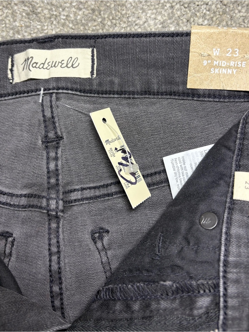 Madewell Jeans Women’s 23 Black Washed Ripped Grunge NWT - Picture 2 of 6
